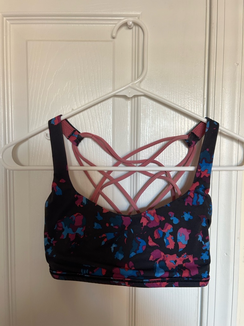 MULTICOLOR STRAPPY LULULEMON SPORTS BRA